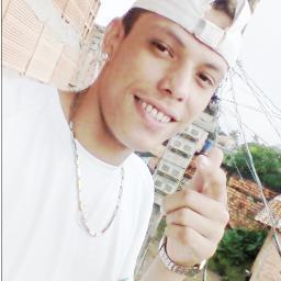 Ciumento, dramatico, chato, teimoso, dificil de entender, prazer esse sou eu :), 20 anos, payxões @paysandusc & @RACIONAISClTOU .
   ZONA LESTE - JADERLÂNDIA !