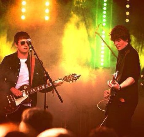 A 4 piece band that wants nothing more but to bring rock & roll back to people. #peeksbewithyou