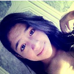 - Sorria, mesmo que seu sorriso seja triste, pois mais triste que um sorriso triste é a tristeza de não saber sorrir..❞ㅤ
