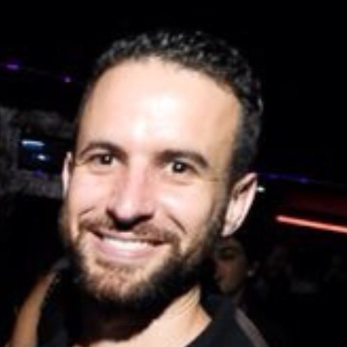 Corinthiano, Paulistano, pai do Enzo e da Helena, marido da Bia e publicitário. #SP #011