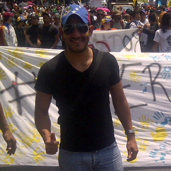 De maracaibo, #Eurovision Mochilero #Runner
  Fuma, Folla y Bebe q la vida es Breve...