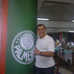 Rock, Palmeiras, Advocacia... minha cidade, meus filhos... enfim, um cara simples que tenta ser normal.