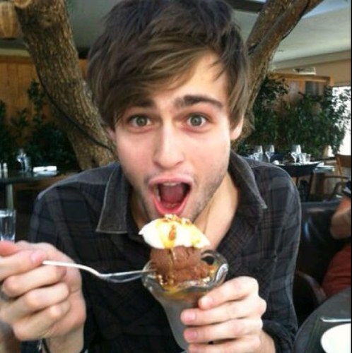 Douglas Booth is life!! ❤