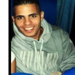 Mais amor menos recalque. A luz que me guia é mais forte do que os olhos que me cercam.