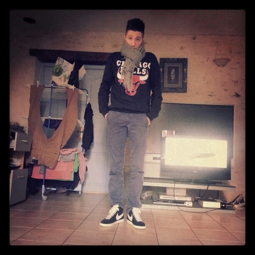 Hey moi c'est Kévin 16 ans! J'embrasse, j'enlace, je câline mon doudou, ma femme, ma chérie, ma petite-amie, mon amour: @Swagy_JB ♥ Je t'aime Bb!!