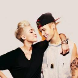 My life exists only to 3 persons and 1 banda ♥ @ justinbieber@mileycyrus@1LoganHanderson@bigtimerush ♥ loves * _ *- forever Since:19/08/12Culbe Brazil fan!