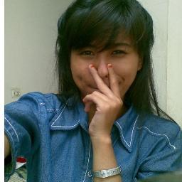 Cewe berhidung mancung*eh dan SINGLE haha :D lanjutkan!