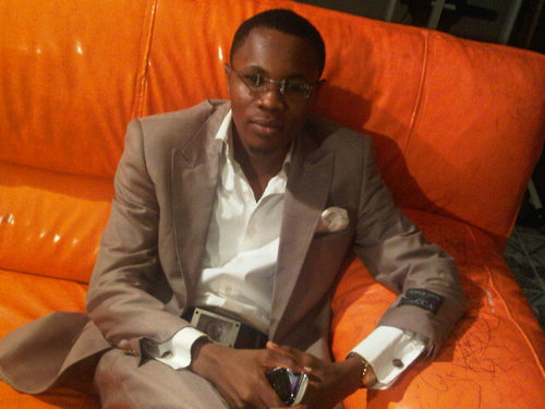 Am very cool, handsome, intelligent, intelletual and God fearing person. If you want to kw just hollar at your boy. CHELSEA TILL JESUS COME