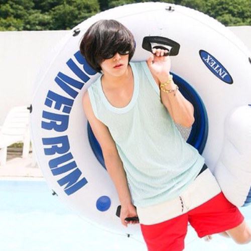 เห้เห้! ผมชื่อเซน หน้าเสะ แต่ใจไม่เสะนะครับ -..- ผมเป็นลูกพี่ลูกน้องกับโงกุน :P ทักได้ครับไม่กัด ::online 24 hr.