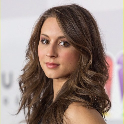 I am a Bellisaroholic i absoluately love Troian she's Incrediable!