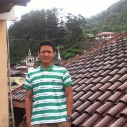 Seorang pria sejati yang berusaha trus untuk membahagiakan orang di sekitar nya (y)