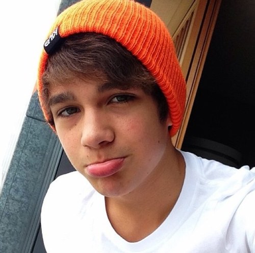 Hola ✌ Austin Mahone is my idol is the best Mahomie forever