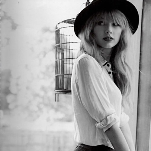 Happy. Free. Confused. Lonely. At the same time. Taylor Swift, the blonde who has changed my life. ∞ #Swifter @taylorswift13