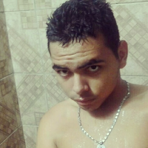 So extrovertido e brincalhao e gosto de amigos(as) que se encaixen no meu perfil.