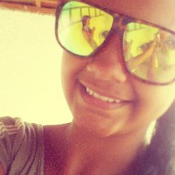 Sou chata com quem quero , agrado quem eu posso , ajudo quem eu consigo, dou conselhos quando tenho criatividade , #_ODEIO falsidade, tá lgdo ? :]
