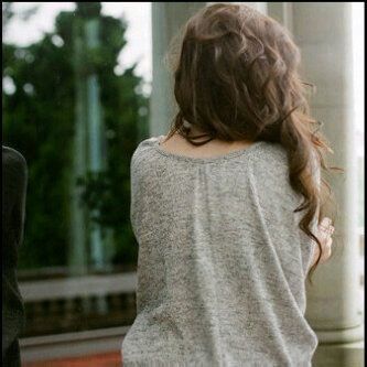 أنثى صامته 'هائمه في عشق حبيبها '
      ♡..كلمات تروق لي..♡