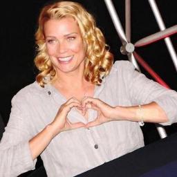 Laurie Holden's Body Guard.
Laurie Holden's Birthday, 17th of December.
Spoke to Laurie on the phone. http://t.co/Knq1IxaBtZ 15/3/13. NOT Laurie, just a fan.