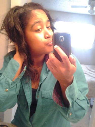 i stay ta maself cus aint noone real nowadays buh if u real jus hmu
