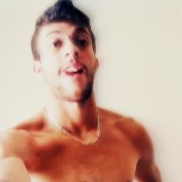22 anos, ariano, mineiro, atleticano, amo futebol, gente fina!.. saber +? #FollowMe :).. quer que eu te siga ? 20 conto HEHE'