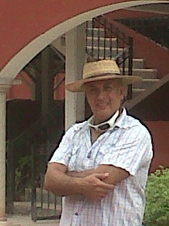 ARQUITECTO, EMPRESARIO,CATEDRATICO,