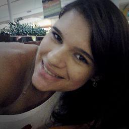 Sou pessoa de dentro pra fora. Minha beleza está na minha essência e no meu caráter. Acredito em sonhos, não em utopia. Mas quando sonho, sonho alto. Estou aqui