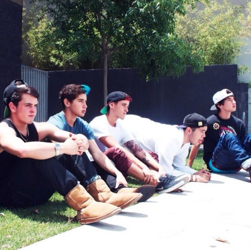 ♡ we were one of the first baniel accounts. two best friends who are big baniel shippers. romance not bromance ♡