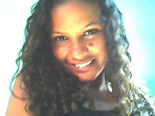 as vezes msm triste . levo sempre um sorriso no rosto !! pq pra mim o mais importante é ver as pessoas q estão ao meu lado felizes
