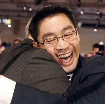Philipp Rösler hugging people