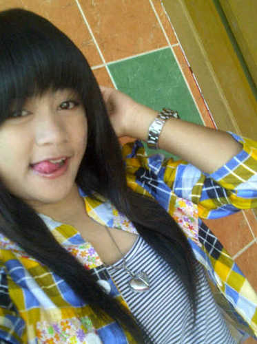 I am a simple girl,, 02 Mei,, diem di rumah & jepret ² adalah hoby ku (˘⌣˘)