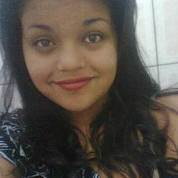 Amo minhas melhores amigas @LuaTommo e @oficialvaah. E amo o @harry_styles. 

Instagram: oficialuana