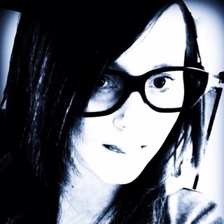 If you love me, il be in your heart If you hate me, il bei n your head. both are in my favor:3 im hollie, aged 15 and i rap/sing:)) Follow and il follow back.