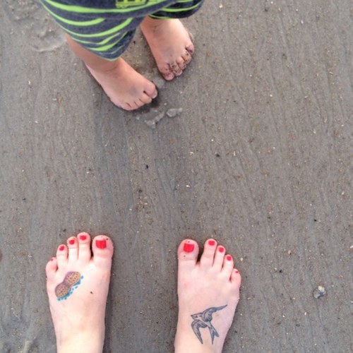 Lovin my hubby,son, and min pin and periodically livin with rheumy arthritis