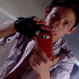 #♯ Facebook quiere saber que estoy pensando. Twitter quiere saber que estoy haciendo. Empiezo a creer que fueron creados por mis papas!  ♯ #