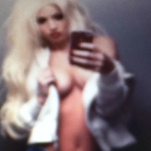 BrookellesMummy's profile picture. Artist, Tattoo Designer. Proud Mommy To Brookelle Shae❤
http://t.co/gAdHsMEqfY