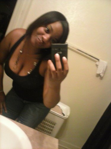 laid back person lke to kick it n party n have fun!!!!! :) so follow me n ill follow back!