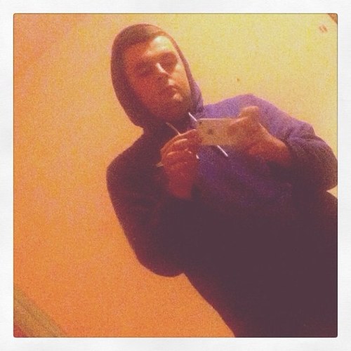 Im 19, staffordshire follow for a follow back oat you want to ask then ask away :)