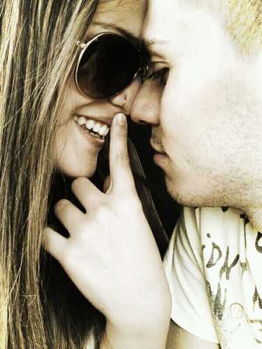 laumperalta's profile picture. Me mira, me droga.Las fuerzas me abandonan.Me droga,me mira