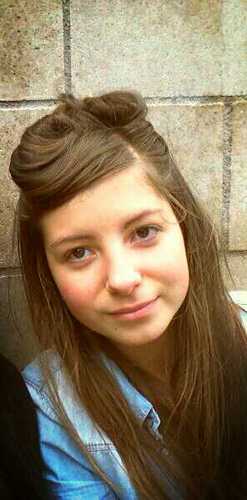 Creuse un peu, si elle est jalouse et possessif c'est que de toi elle est tombé amoureuse. Suis moi t'auras un bisou. IO.O3.I3 ♥