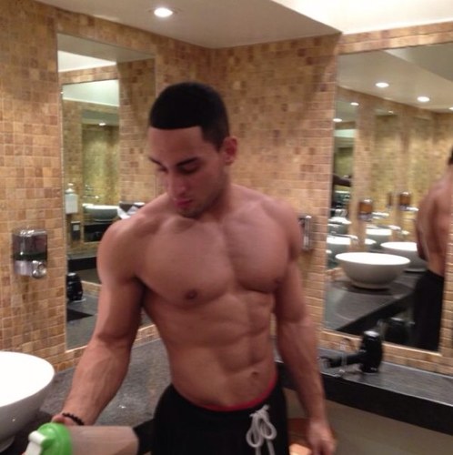 ASPIRING FITNESS MODEL /
PERSONAL TRAINER /
ATHLETE