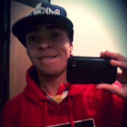 BIOGRAFIA (?)Fala sério! Como vou resumir minhavida aki no twitter? vamo tentar sou baterista.tenhu 15 aninhus.i jogo hand nas hs vagas! ta aii.#essesoueu