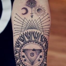 illuminati, satanic cults or not?, ultra dubstep, rock, Green Day, Skrillex. WW Chuck, DR. House ecc...
