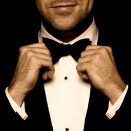 Para ser irreemplazable ,uno siempre debe ser diferente

  La Elegancia del Saber Combinar 

 Moda Para Hombre

✈ Granada ✈  ESPAÑA