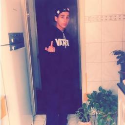 Na real 3 coisas q eu amo Skate,amigos e pc