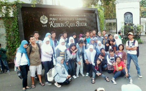 Hai sepuluhempat. Yang konon katanya dulu kelas paling kompak ya;3 hihi | mom's : Febyana fituria♥
