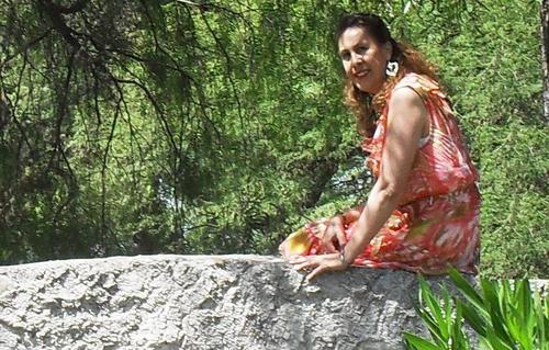 Me gusta la poesía. Chica seria, trabajadora. Ver televisión. Estar con mi familia. Me encanta la comida y me fascinan los niños.