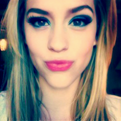 Quando o mundo diz desista a minha esperança sussurra Tente mais uma vez Te Amo @sophiaabrahao