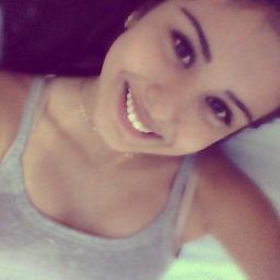 taniamd98's profile picture. E quando só resta chorar, e tentar arrumar algo no qual nos traga o brilho nos olhos, e a felicidade em um simples e sincero sorriso.