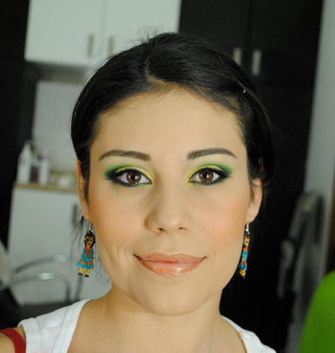 Maquillista y estilista de artistas conocidos, consejos de moda y belleza!