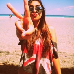 CarolineVFans's profile picture. Follow Caroispimpin for the real account :) #dreamchaser