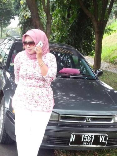 Tidak memiliki dunia dan tidak dimiliki dunia. artinya silahkan mencari harta sebanyak-banyaknya (yang halal tentunya),namun jangan menjadi budak dunia.